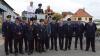 Zum 90. Geburtstag von Andreas Endres (im Drehleiterkorb, re.) gratulierten die Feuerwehrkameraden der Stadtfeuerwehr mit einer großen Delegation ebenso wie Zweite Bürgermeisterin Sabine Rießner.