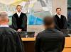 Nach reichlich Alkohol soll ein 28-Jähriger in Lohr im Streit seine Mutter getötet haben. Dafür muss er sich nun vor dem Landgericht Würzburg verantworten.