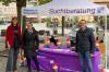 Berater:innen der Diakonie Schweinfurt machten mit einem Informationsstand auf die Gefahren von Glücksspiel aufmerksam.