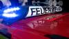 Feuerwehrleute löschten das brennende Auto. (Symbolbild)