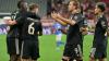 Auch Harry Kane (M) gratuliert Nicolas Jackson (l) zu seinem Premierentreffer.