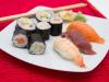 Nicht jeder Fisch darf auf den Sushi-Teller: Damit Fisch roh verzehrt werden kann, sollte er bestimmte Kriterien erfüllen.