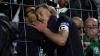 Für offene Worte zu haben: FC-05-Kapitän Thomas Meißner, hier nach dem 1:5 gegen Ulm am Zaun bei den Fans.