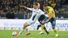 Paderborn Torschütze Filip Bilbija (l) im Zweikampf mit dem Braunschweiger Sven Köhler.