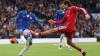 Chelseas Moises Caicedo (l) gegen Liverpools Dominik Szoboszlai.