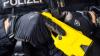 Nach verbaler Androhung hätten die Polizeibeamten den Mann mit einem Taser überwältigt. (Symbolbild)