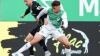 Hannover-Profi Maurice Neubauer (links) und der Fürther Lukas Reich kämpfen um den Ball.