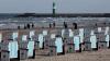 Ostseestrand in Warnemünde. Nicht überall blieben die Strandkörbe stehen