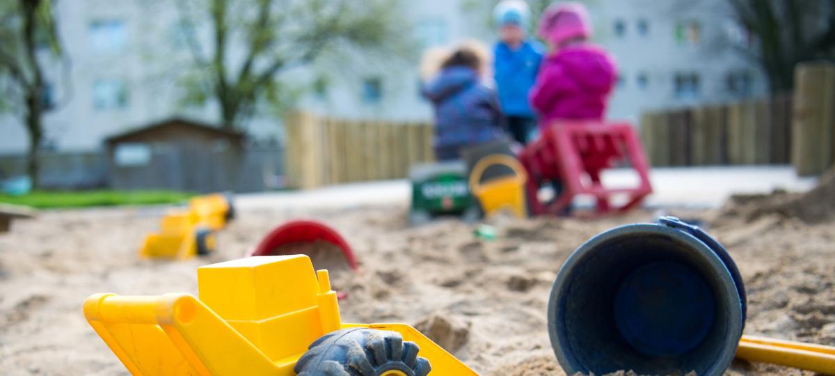 „Man ist total machtlos“– Eltern kritisieren hohe Kita-Gebühren in Augsburg