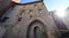 Die Sonne scheint in den Innenhof der Alten Synagoge. Sie gehört zu den jüdisch-mittelalterlichen Stätten Erfurts.
