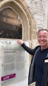 Fotostopp vor dem Steinernen Haus: Stephan Oettel ist Gästeführer und Koordinator im Netzwerk «Jüdisches Leben Erfurt».