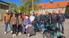 Die Spender freuten sich mit Vanessa und ihrer Familie über das neue Rollstuhlfahrrad.