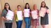 Seit 50 Jahren werden in der evangelischen Kirche in Bayern Frauen zu Pfarrerinnen ordiniert. Über das Jubiläum freuen sich (von links): Pfarrerin Beate Hofmann-Landgraf, Diakonin Cornelia Dennerlein, Pfarrerin Julia Mucha, Pfarrerin Christine Dürr und Religionspädagogin Carina Sehmisch.