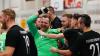 Einige Teams aus der Region betreiben Hallenfußball mit großer Begeisterung: Ein Beispiel ist der TSV Rottendorf, der in den vergangenen beiden Jahren Bezirksmeister wurde. Hier ein Bild aus dem Januar 2024, als die Rottendorfer (im Bild mit Torhüter Peter Trappschuh) im Finale in Rimpar die FT Schweinfurt im Sechs-Meter-Schießen bezwungen hatten.