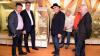 Original-Skelettteile von Ippsi und Funde aus der Kreisgrabenanlage bei Ippesheim befinden sich nun im Uffenheimer Gollachgau-Museum. Darüber freuen sich (von links) die Bürgermeister Karl Schmidt (Ippesheim), Wolfgang Lampe (Uffenheim), Leonhard Reizlein, Martin Nadler, Museumsvereinsvorsitzender Ernst Gebert und Walter Gebert. 