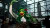 Ein als Gremlin verkleideter Besucher posiert während der New York Comic Con im Jacob K. Javits Convention Center.