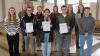 Das Oberministrantenteam der Kirchengemeinde St. Alban in Erbshausen-Sulzwiesen verabschiedete Lukas Issing, Olivia Issing und Maximilian Walter (vorne, 2. bis 4. von links). Nicht anwesend waren Carina Gerner und Louisa Issing, die ebenfalls ihr Amt als Oberministrantinnen niederlegten. Mit Dankurkunden und herzlichem Applaus dankte die Kirchengemeinde für den langen und zuverlässigen Dienst am Altar.