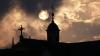Die Dettelbacher Wallfahrtskirche bei Nacht: Plötzlich sieht man Details, die tagsüber verborgen bleiben. 