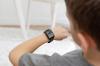 Regelmäßige Blutzuckerkontrollen gehören für Diabetiker zum Alltag. Über einen Sensor am Arm können die Werte auch auf die Smartwatch übertragen werden.
