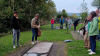 Ehrenamtliche der Offenen Hilfen der Lebenshilfe Main-Spessart beim gemeinsamen Minigolfen in Gemünden.