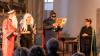 Das „Weißblaue Beffchen“ feiert Jubiläum in Heßdorf: Nach dem Buch „Beffchen“ schenkte Gott am achten Schöpfungstag dem Menschen den Humor.