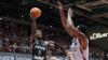 Der entscheidende Korbleger von Marcus Carr (links, Würzburg Baskets) gegen Igokeas Nighael Ceaser. 