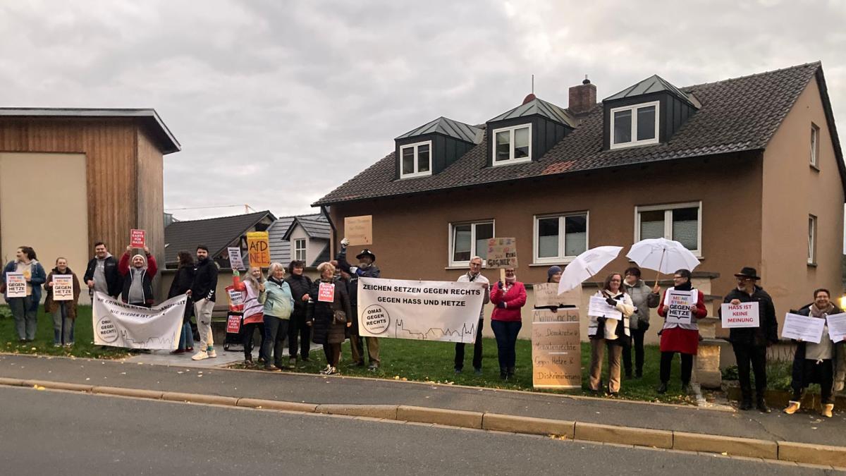 Omas gegen rechts: Stiller Protest gegen rechtsextreme Thesen