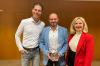Udo Gebert (Mitte) wurde einstimmig als Bürgermeisterkandidat der FWG Volkach nominiert. Dazu gratulierten Vorsitzender Felix Engert und Landrätin Tamara Bischof.