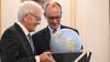 Kretschmann schenkte Merz einen Globus - weil ein Kanzler ja auch Weltpolitik mache.