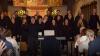 Der Chor „Die Socken“ aus Nürnberg grooven beim Nachtkonzert in der Marienkapelle.