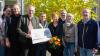 Scheckübergabe: (v.l.) Claudia und Rainer Schömig, Paul Lehrieder, Nadia Fiedler, Heike Glückert, Clemens Bieber, Ursula Karl und Bernhard Christof.