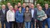 Nach 15 Jahren trafen sich die ehemaligen Klassenkameraden der Jahrgänge 1964 und 1965 an der alten Schule in Irmelshausen.