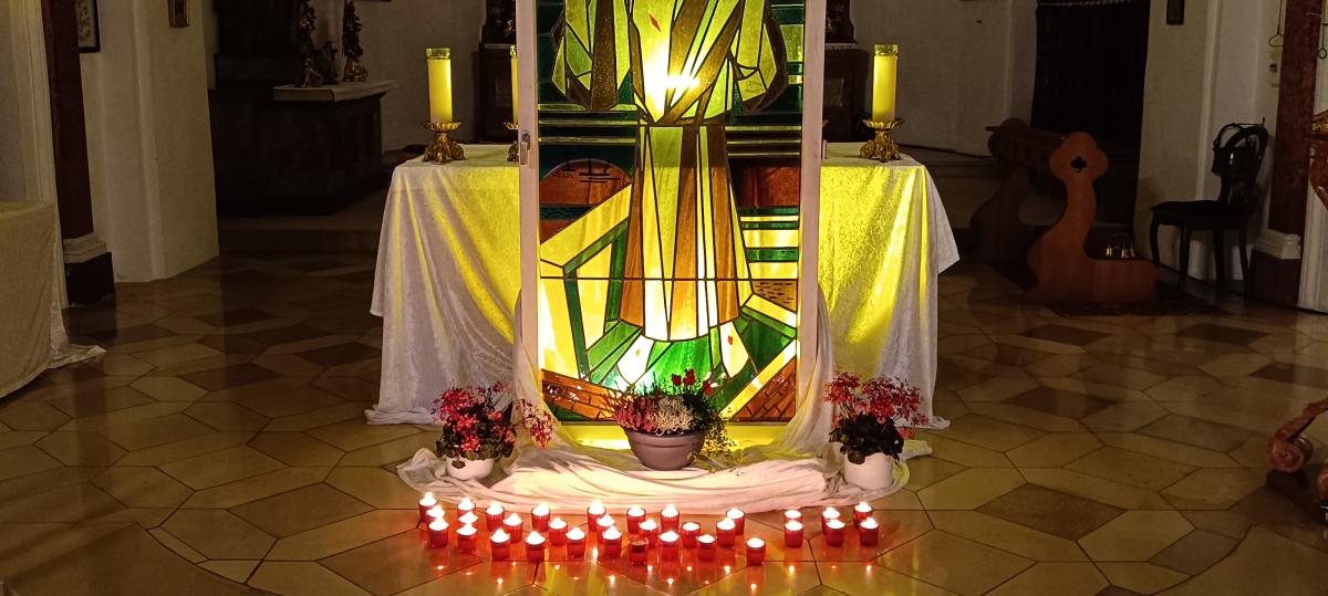 Ein Licht in dunkler Nacht