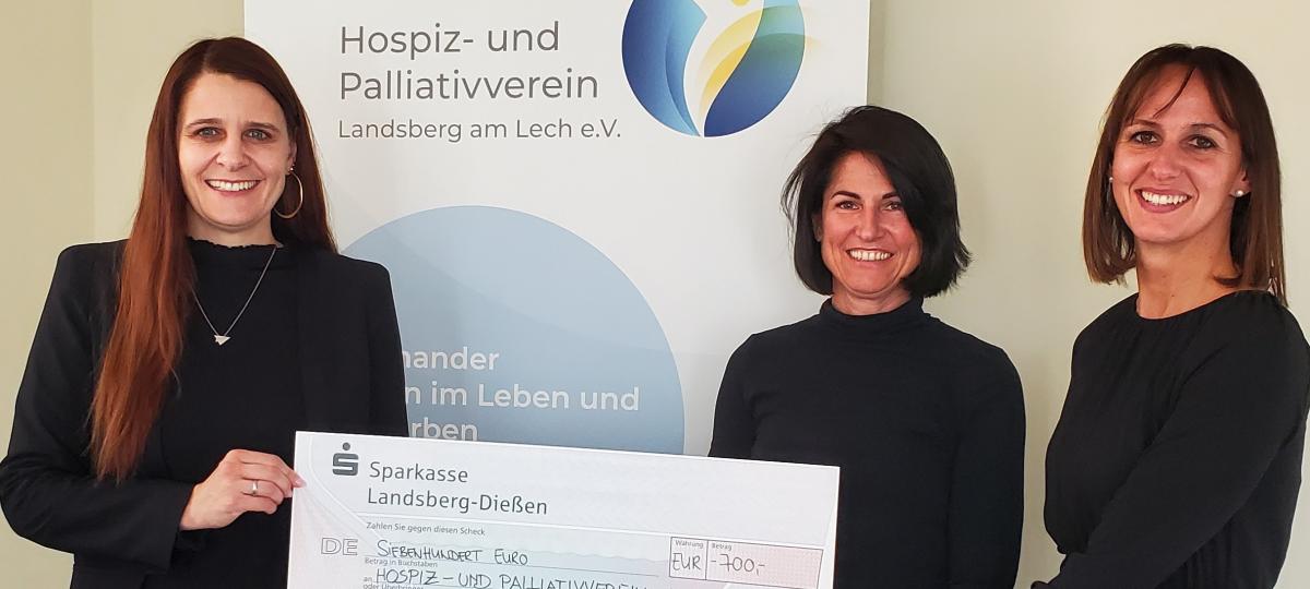 700 Euro Spende aus Kleidertausch-Erlös an Hospiz- und Palliativverein Landsberg übergeben