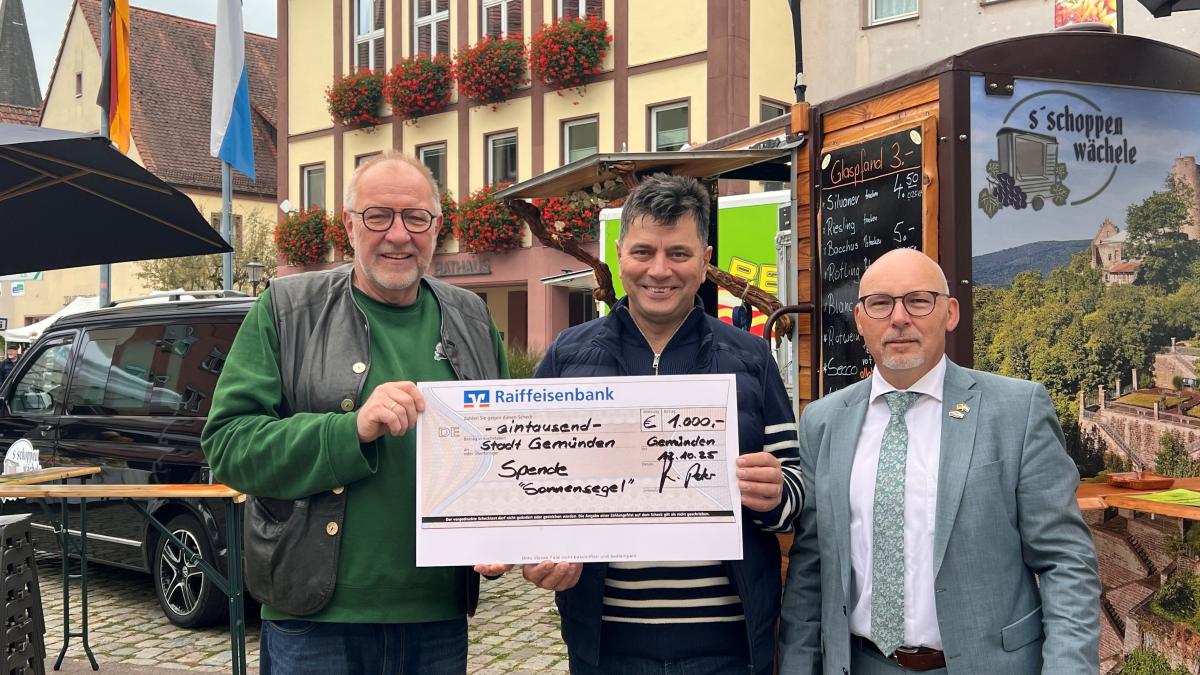 1000-Euro-als-Spende-f-r-das-Sonnensegel-an-einem-Gem-ndener-Spielplatz