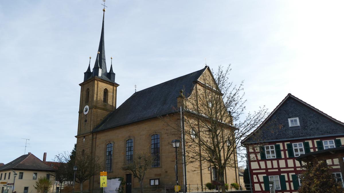 400-Jahre-Pfarrei-Kleukheim-Zum-Jubil-um-zelebriert-der-Erzbischof-den-Festgottesdienst