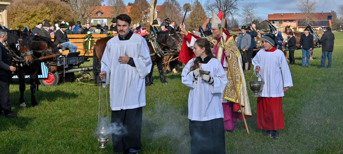 Der Leonhardiritt in Reichling mit Weihbischof Florian Wörner