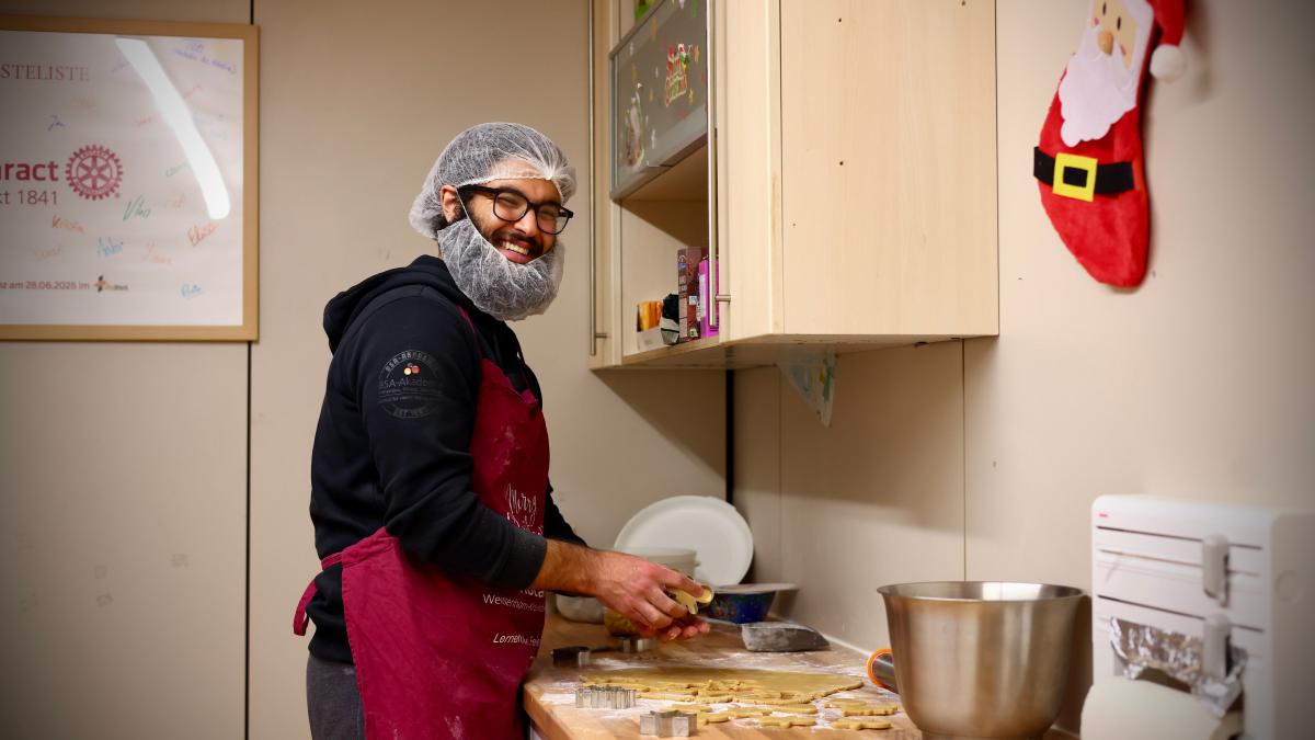 Cookie baking reaches 49 hours and 45 minutes with Krumbach record attempt