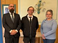 Benjamin Divido (Mitte) mit Michel Gläser und Barbara Eibl als AfD-Kandidat zum Stadtrat Eltmann. Er hat sein Stadtratsmandat angetreten, doch im Kreistag wurde schon in der ersten Sitzung sein Rücktritt verkündet.