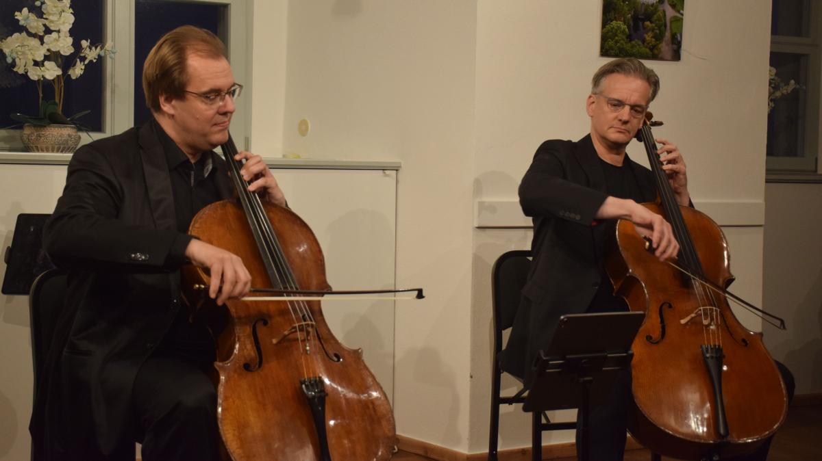 Beifallsst-rme-f-r-Cello-Duello-bei-den-Kultursonntagen-in-der-Alten-Vogtei-Burgkunstadt