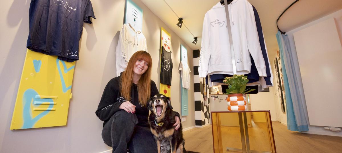 Vom Corona-Projekt zur Marke: Junge Unternehmerin eröffnet eigenes Bekleidungsgeschäft