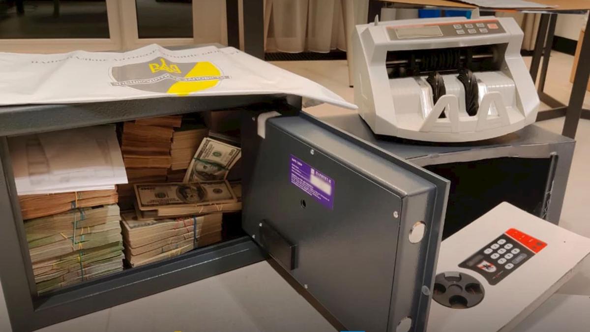 Bargeldberge-Gesch-fte-und-Liebschaften-auf-Russisch