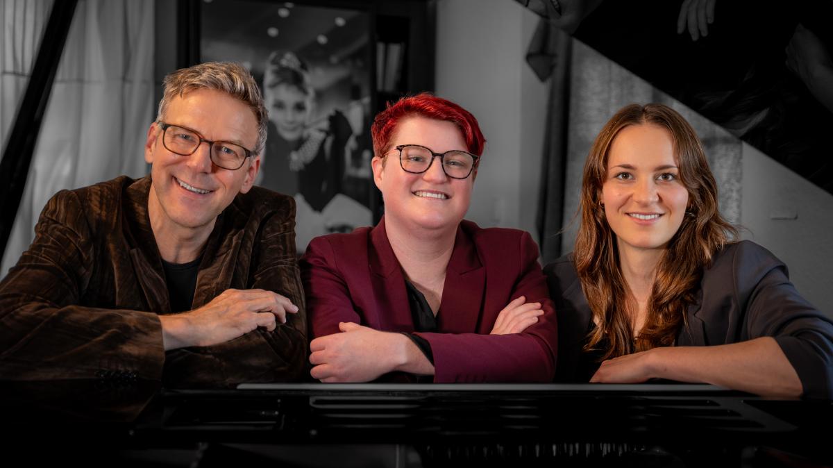 Schauspieler-Alexander-Netschajew-liest-in-Die-en-Das-Geschenk-der-Weisen-