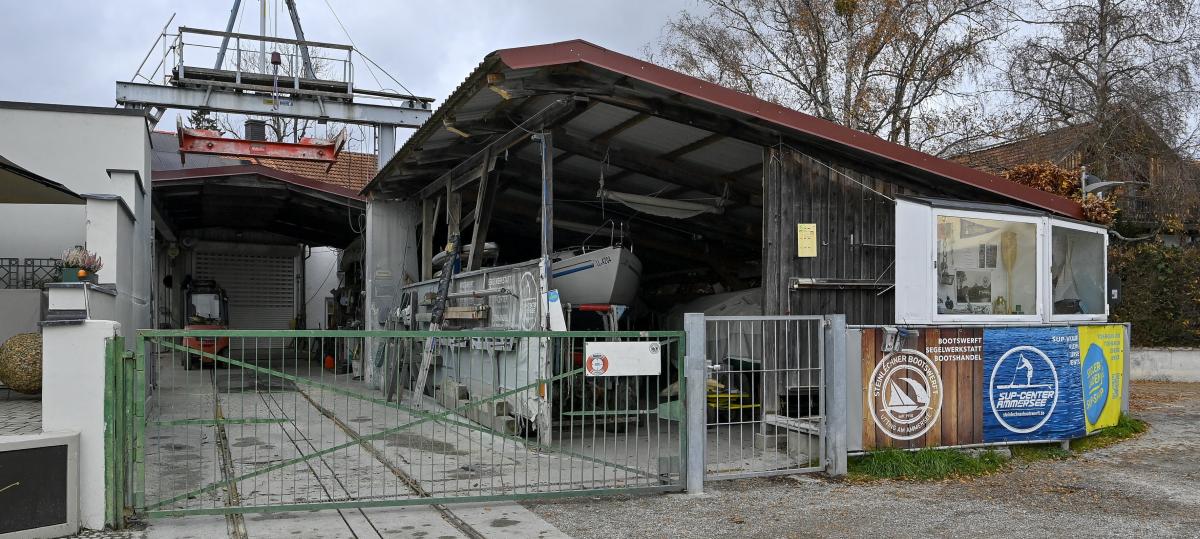 Bootshalle der Steinlechner-Werft in Utting weicht neuen Wohnhäusern