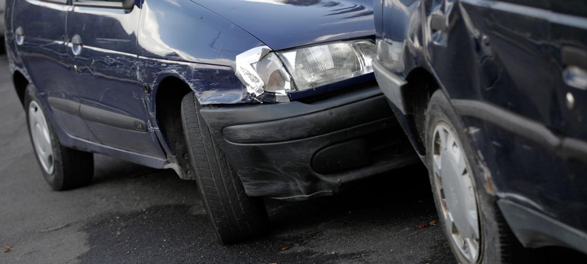 Auffahrunfall auf der B 16: 44-jährige Autofahrerin leicht verletzt