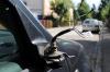 Ein Unfall, bei dem ein Seitenspiegel beschädigt wird, ist schnell passiert. Den Schaden gilt es als Verursacher trotzdem zu ersetzen.