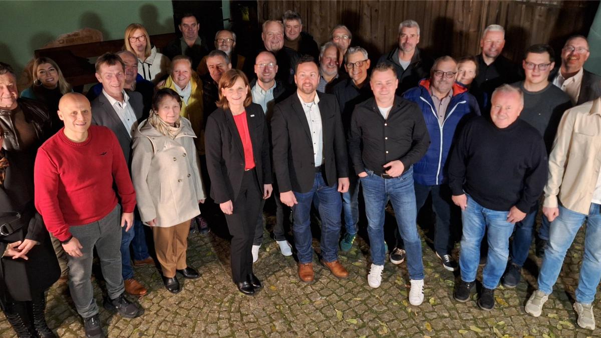 Freie-W-hler-stellen-Kreistagsliste-f-r-2026-auf-und-sprechen-von-starker-Geschlossenheit-bei-den-Nominierungen