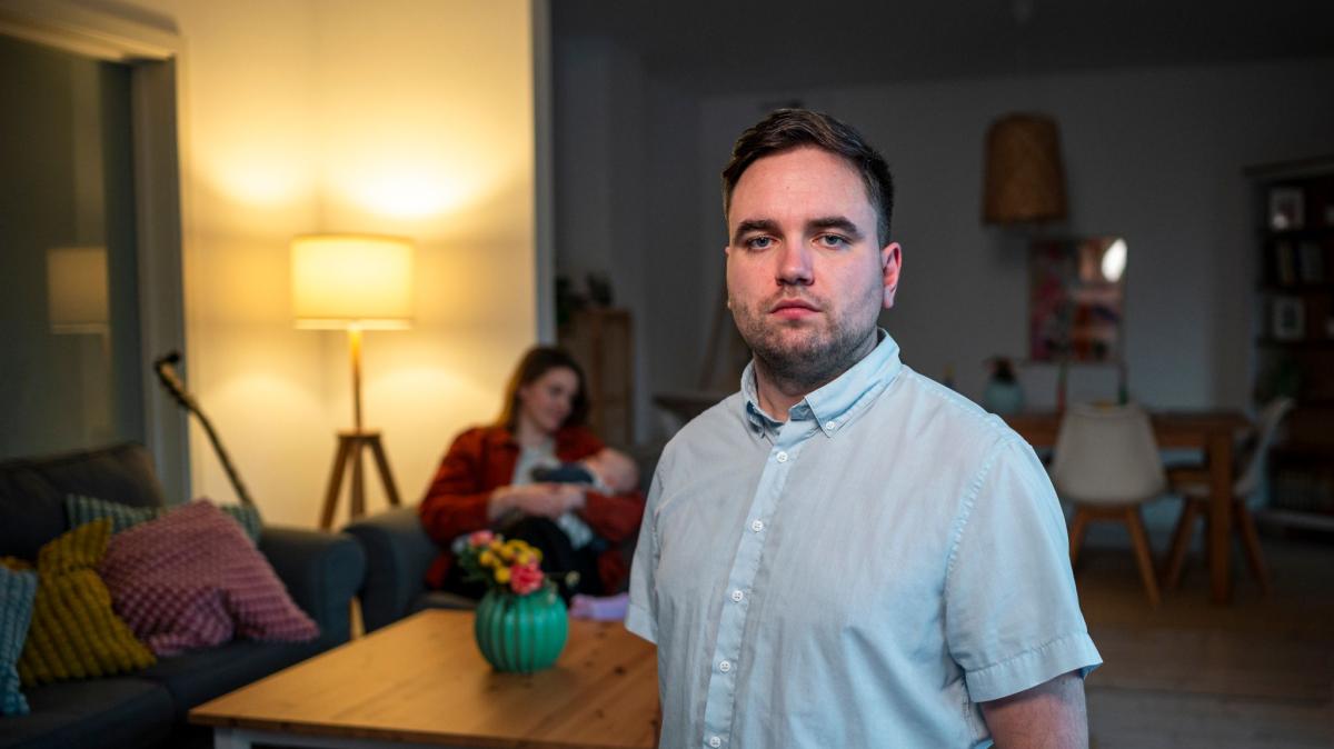 Dreifacher Vater aus Bayern widersetzt sich mit 200.000 Unterstützern dem Aus des Kinderstartgelds