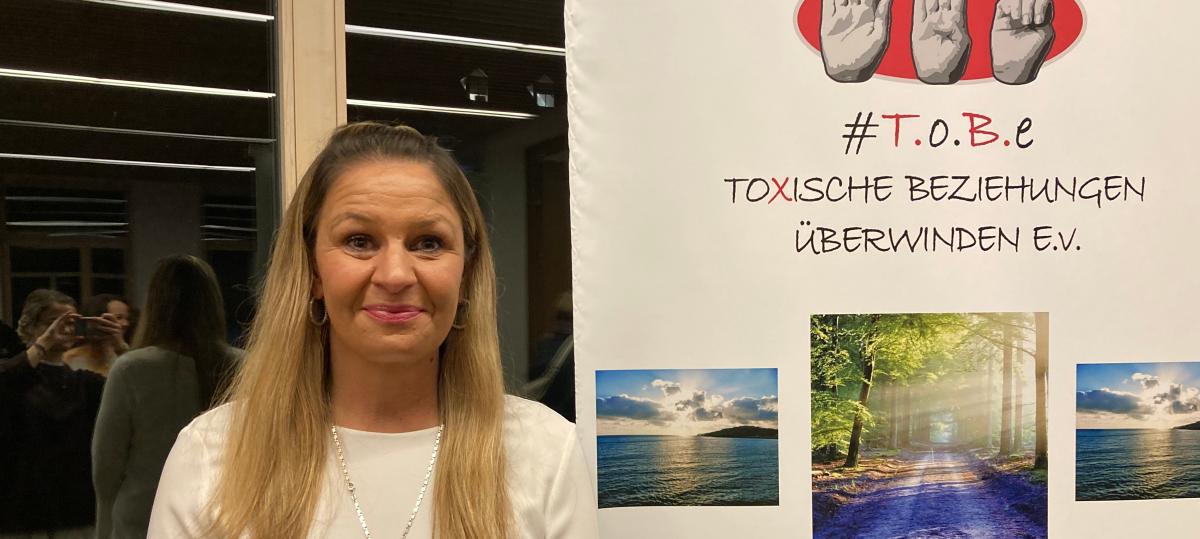 Häusliche Gewalt: Ihr Partner spaltete ihren Kopf, aber sie blieb