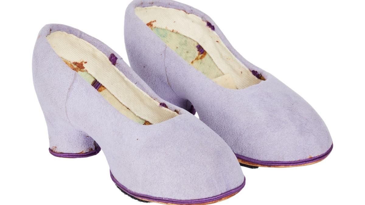 Schuhe-von-Miss-Piggy-versteigert-Andenken-an-Jim-Henson